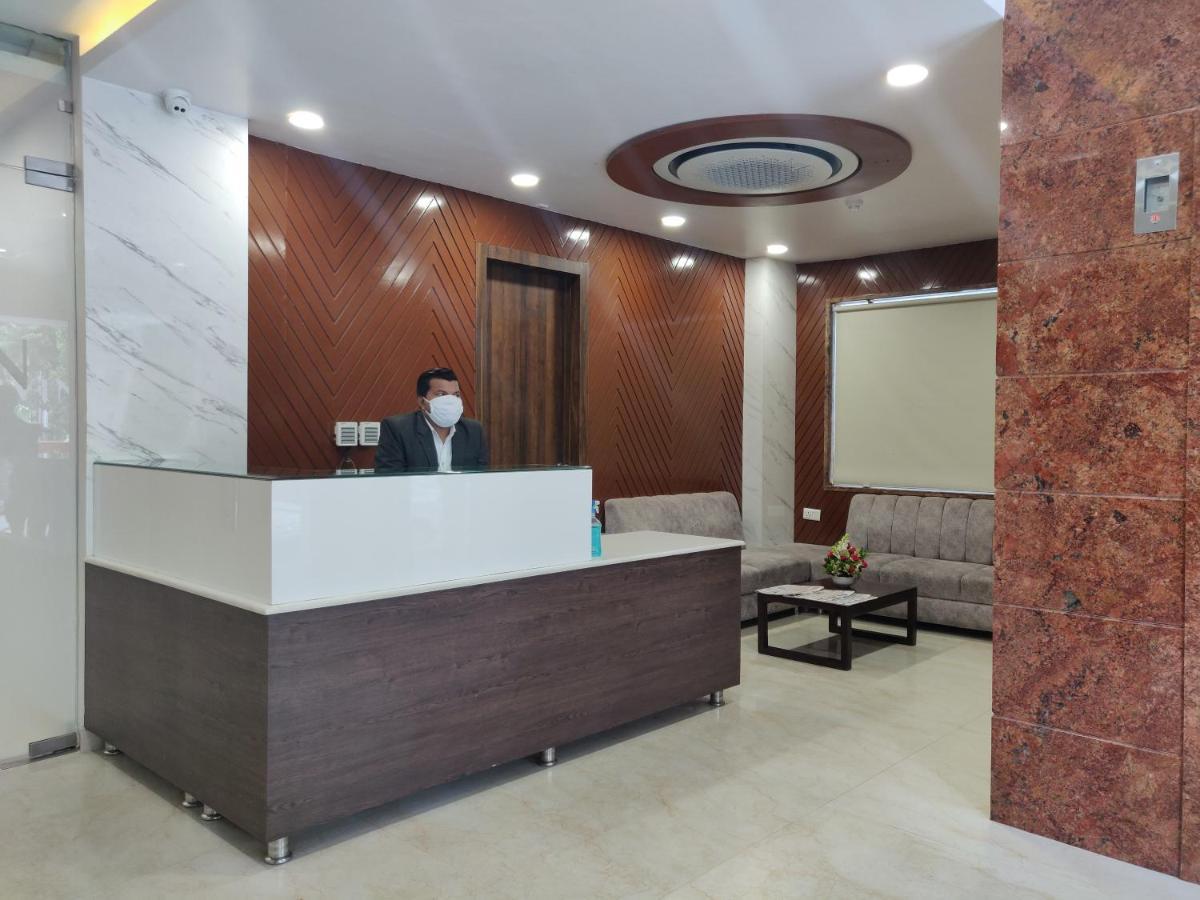 Hotel Sarvin Lakhnau Kültér fotó